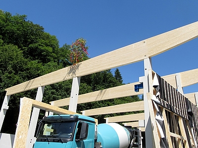 Neue Halle kurz vor der Fertigstellung